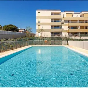 A Estrenar Amplio Con Piscina Y Parking Getxo